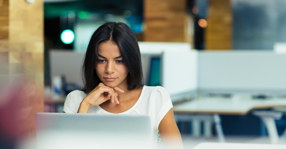 woman-focused-on-computer-screen