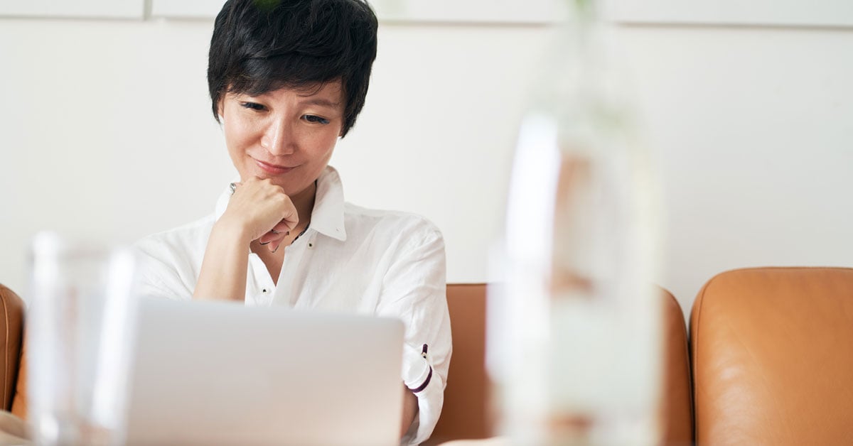 woman-looking-at-laptop